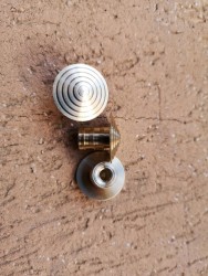 Clou Podotactile a frapper avec témoin d'usure apparaissant après 2 mm